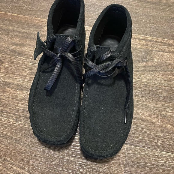 Shoes - Picture 4 of 6